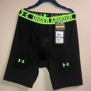 Under armour compression shorts hockey size YXL